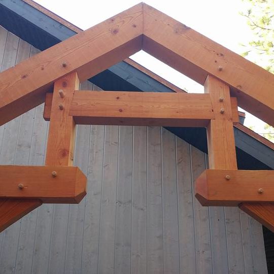 Truss with pegs, outdoor view